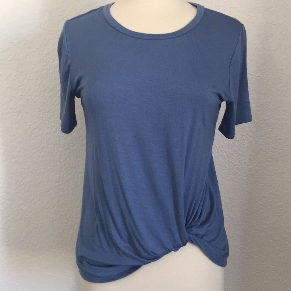 Knotted t-shirt super soft blue nwot